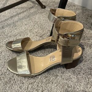 Liz Claiborne Eclipse Metallic Gold Ankle Strap Block Heel Sandal. Size 7M